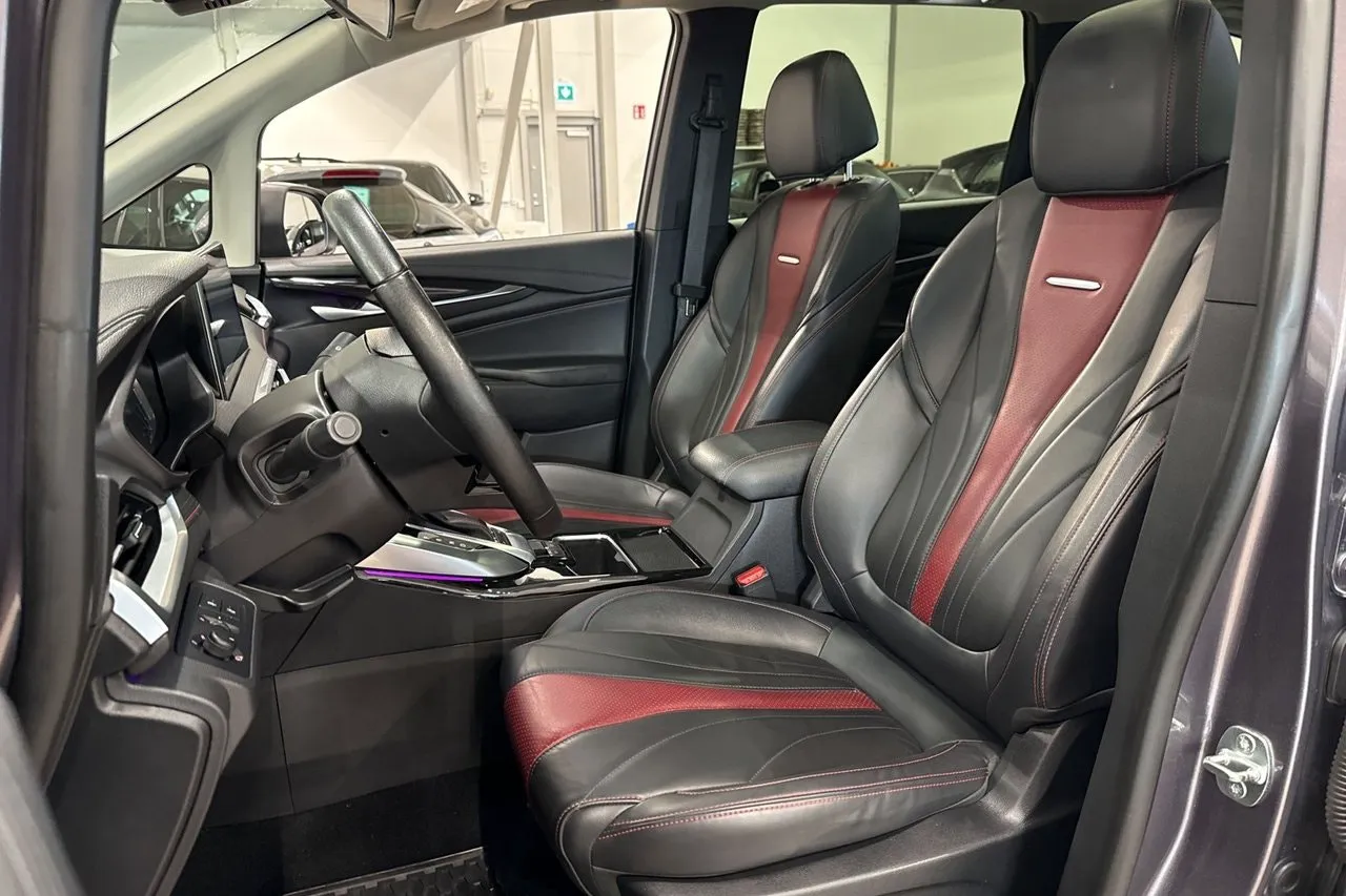 Vehicle image 18