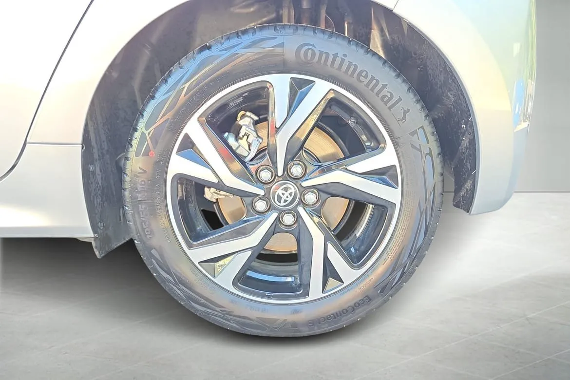 Vehicle image 15