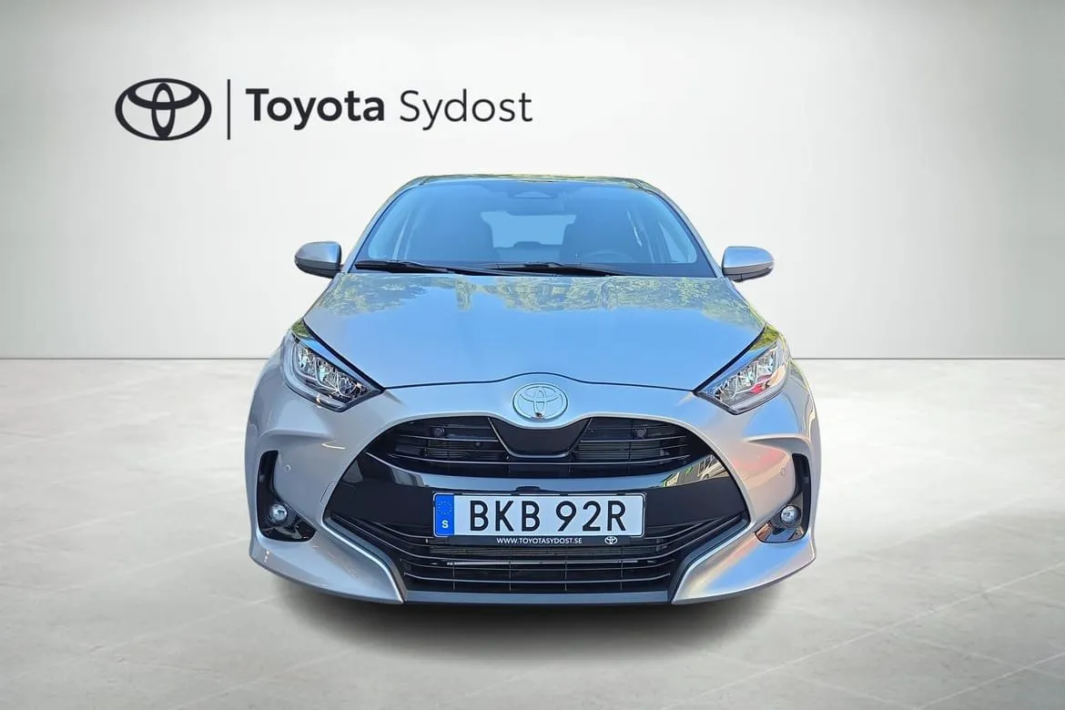 Vehicle image 5