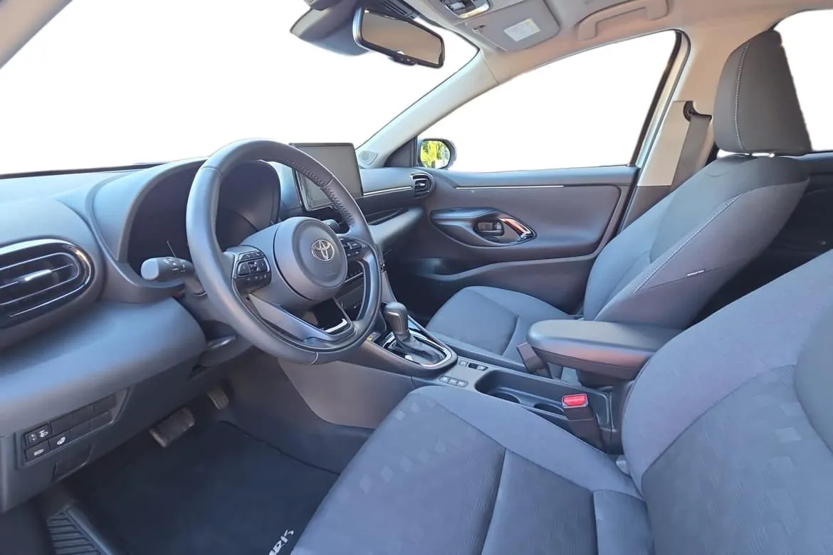 Vehicle image 11