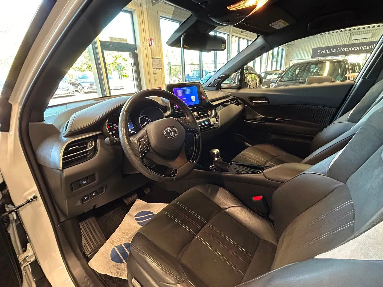 Vehicle image 12