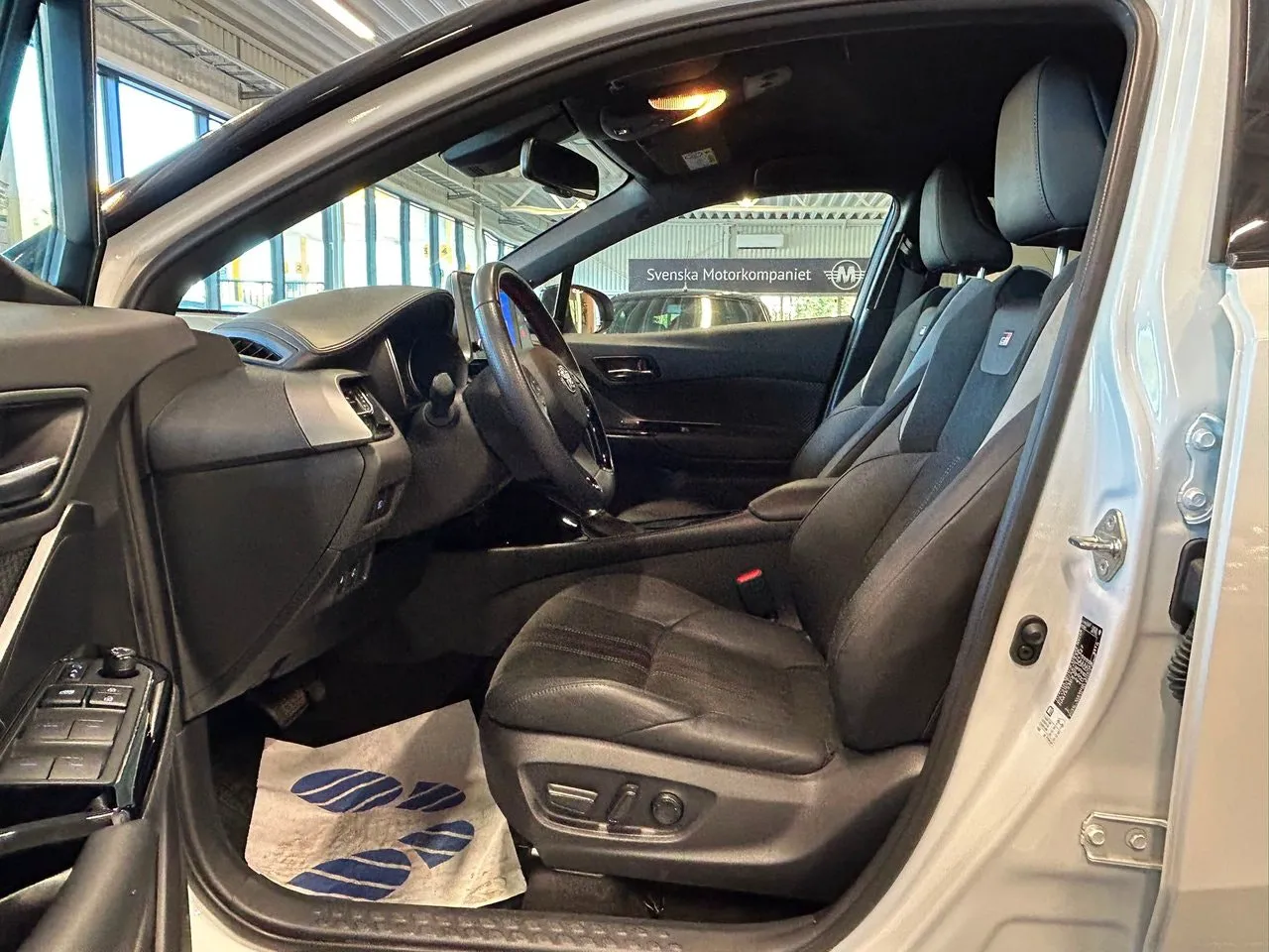 Vehicle image 11