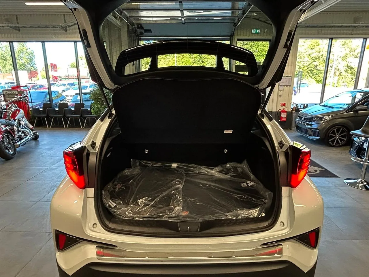 Vehicle image 6