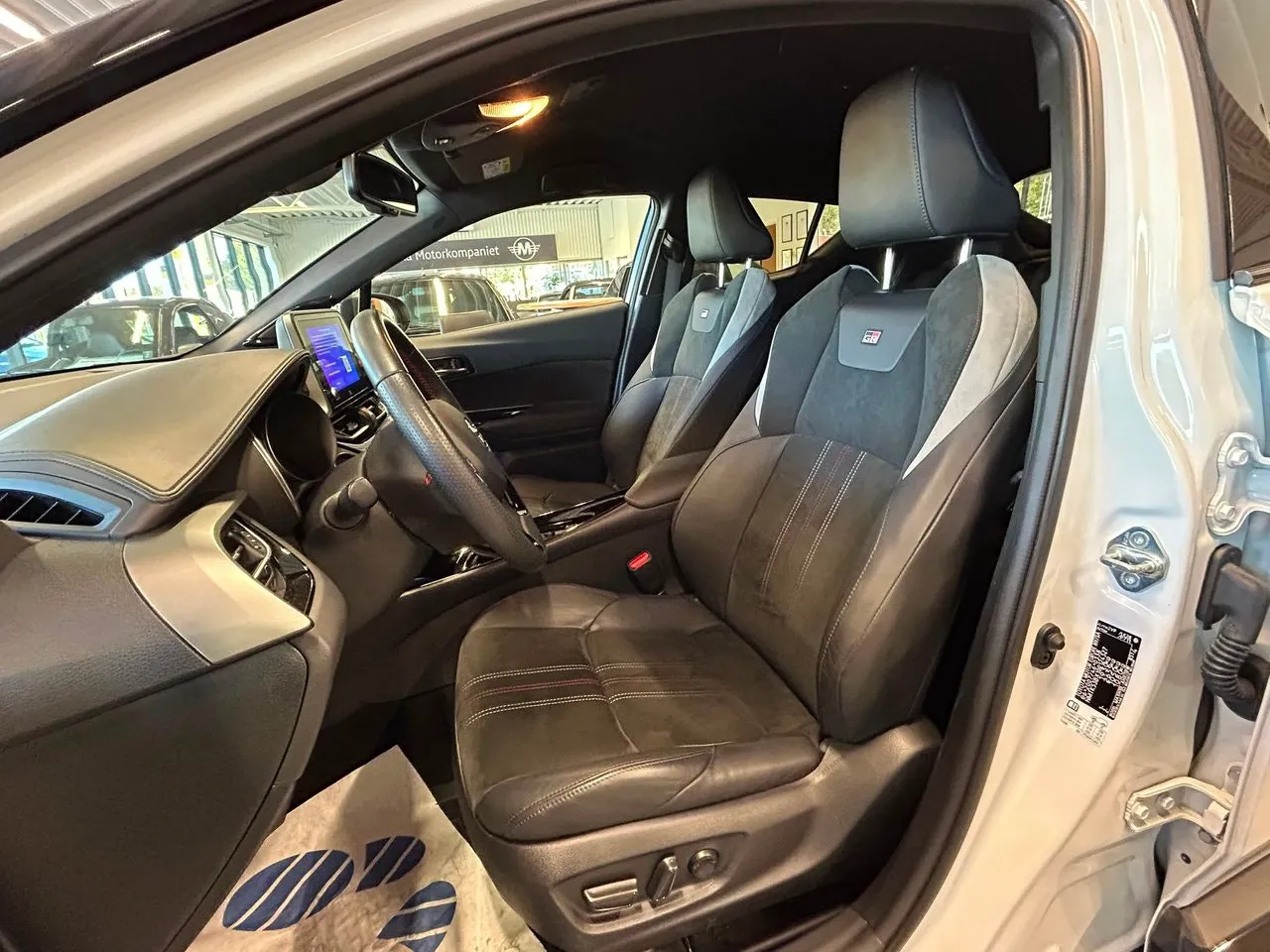 Vehicle image 13