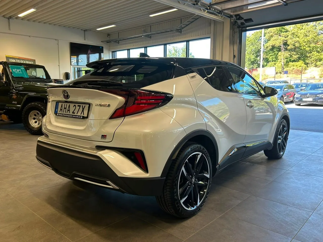Vehicle image 7