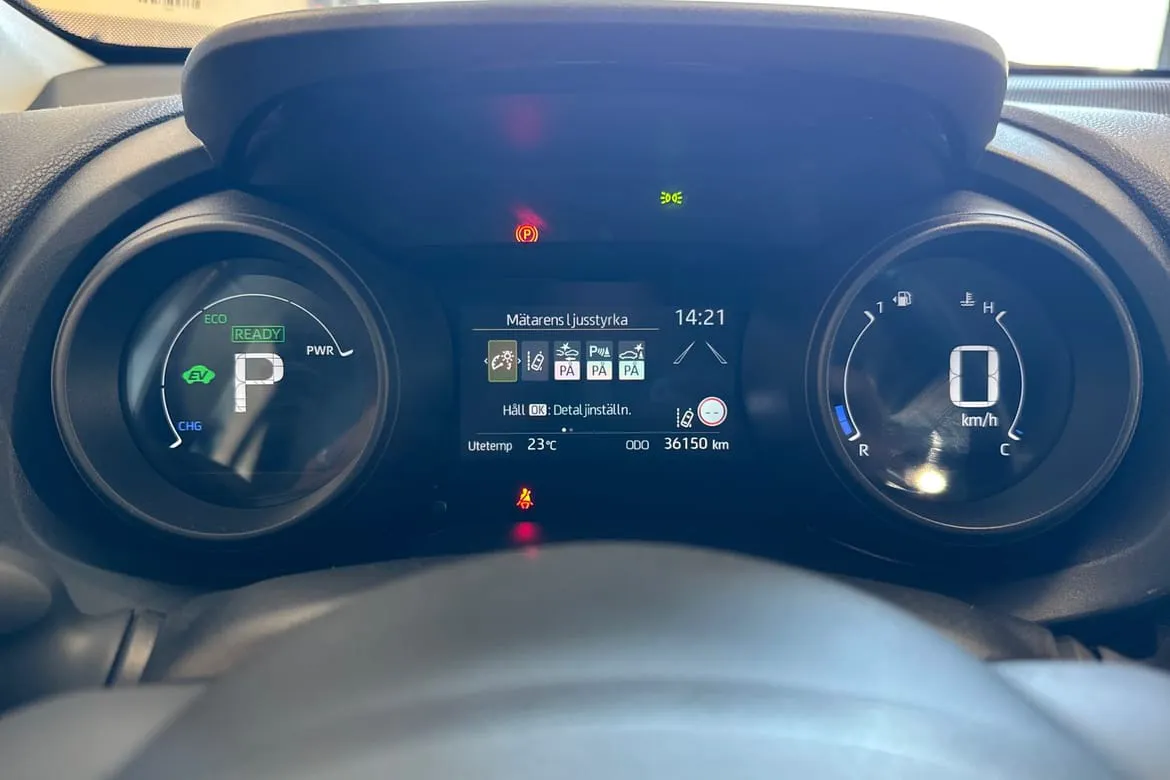 Vehicle image 15