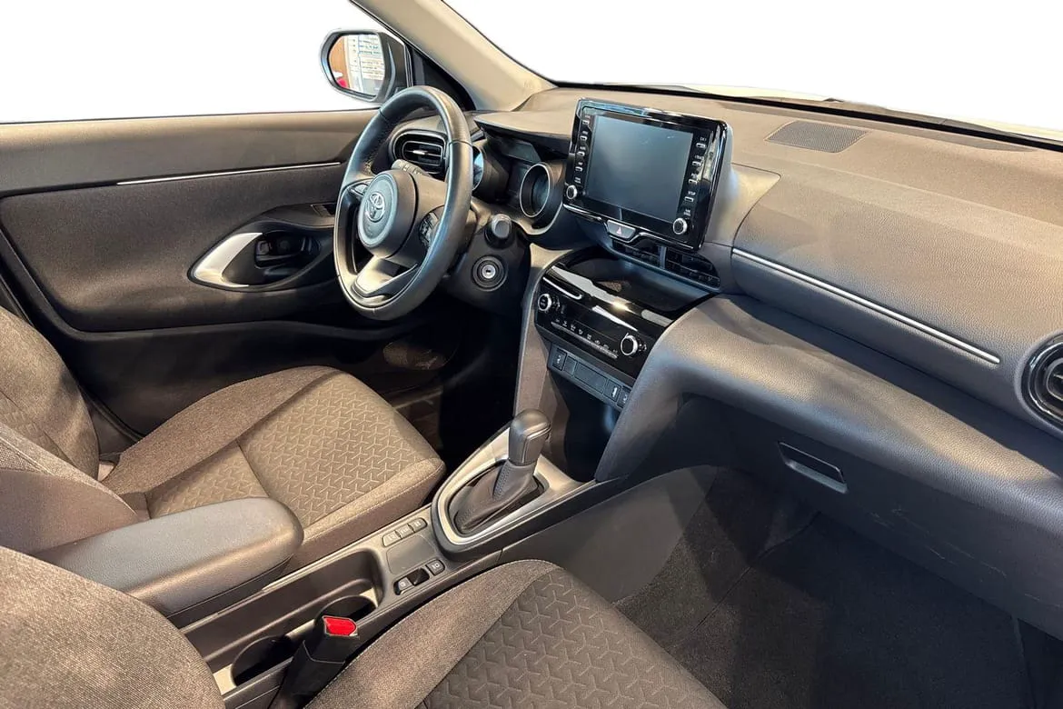 Vehicle image 6