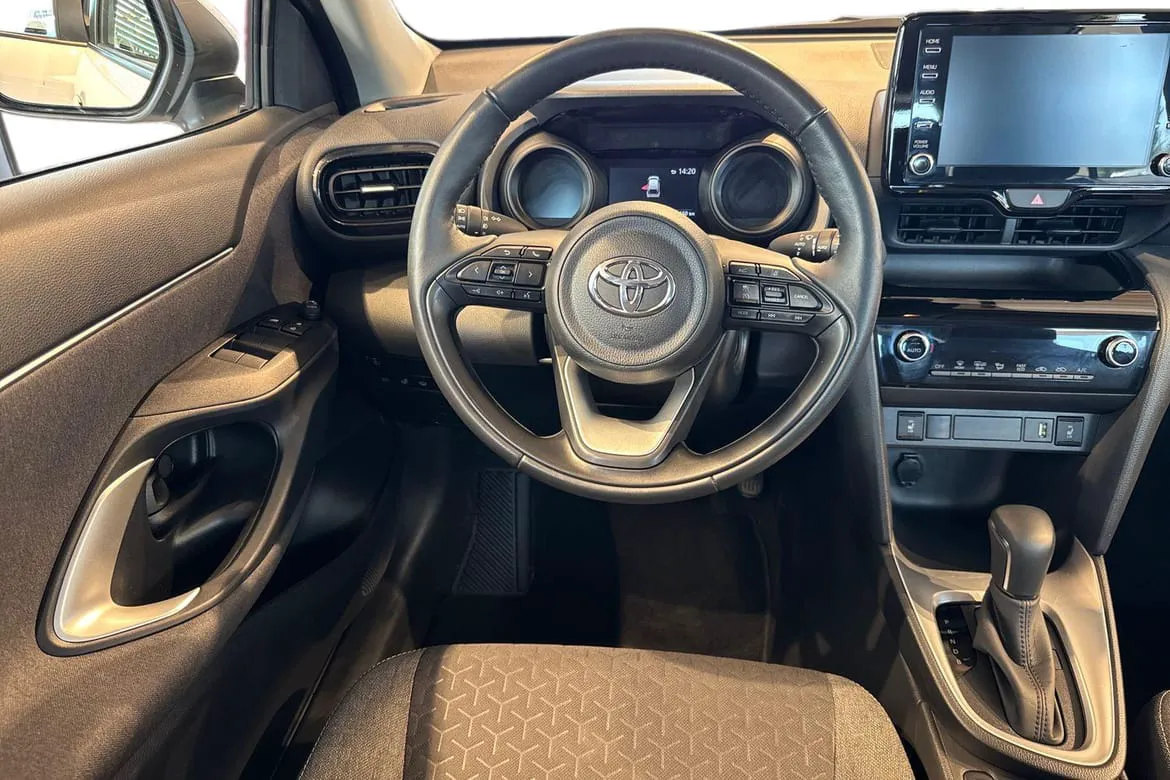 Vehicle image 10