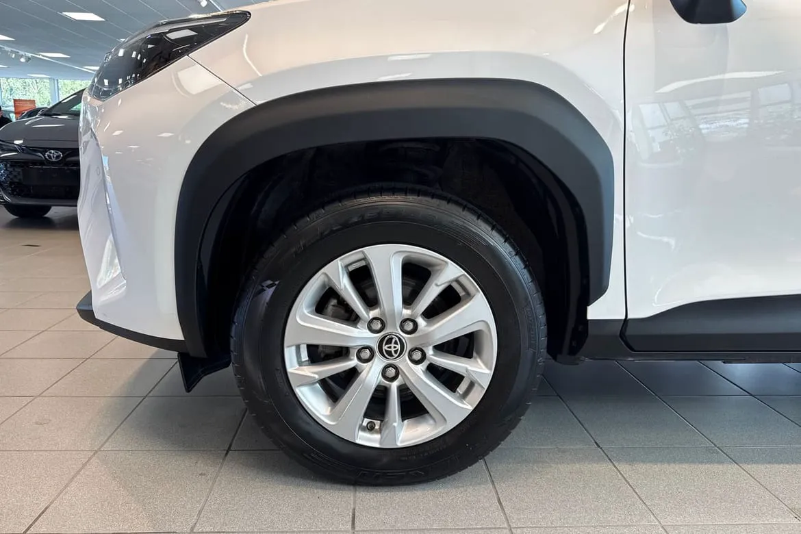 Vehicle image 16