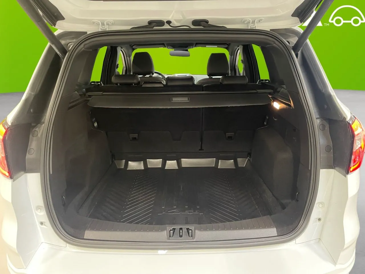 Vehicle image 15