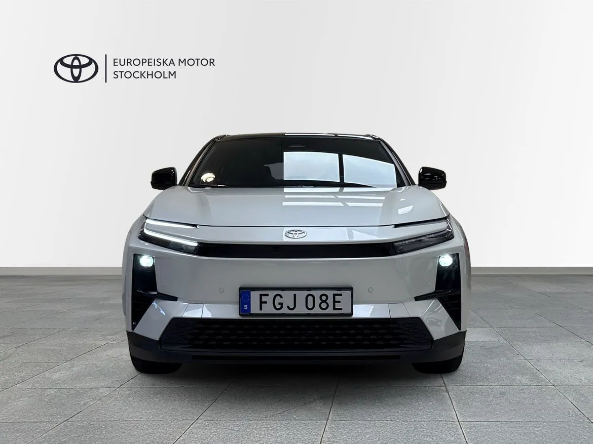 Vehicle image 4