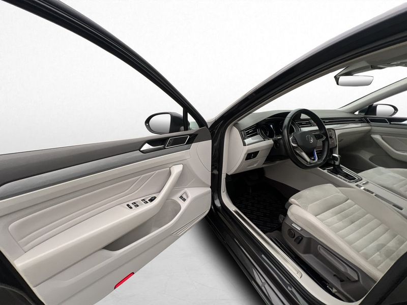 Volkswagen Passat bild 8