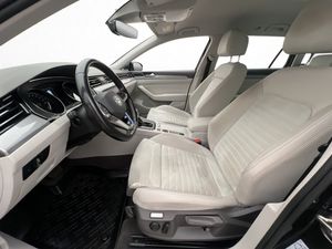 Volkswagen Passat bild 9