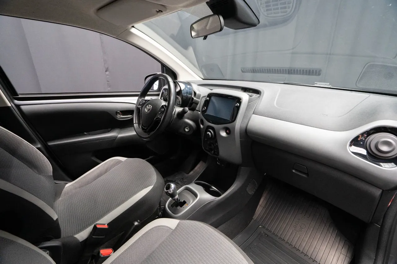 Vehicle image 11