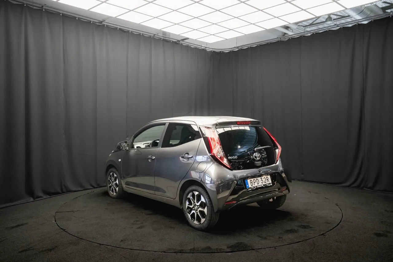 Vehicle image 7