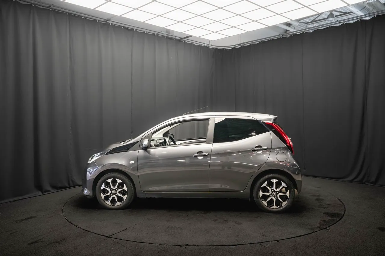Vehicle image 8