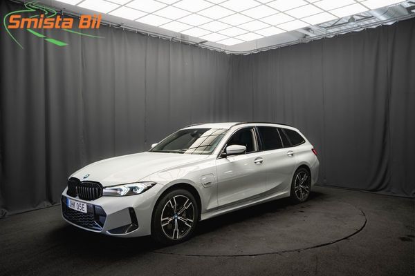 BMW 330 e xDrive M Sport SHADOW P-VÄRMARE 1-ÄGARE MOMS - 2023