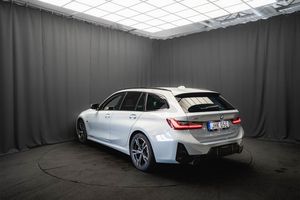 BMW 330 bild 9