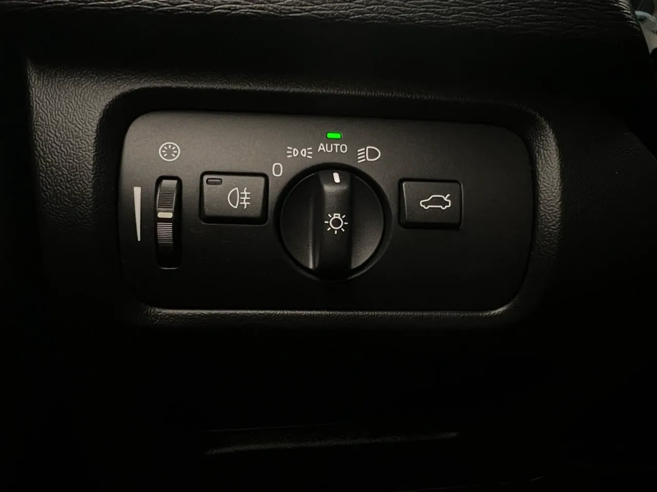 Vehicle image 27