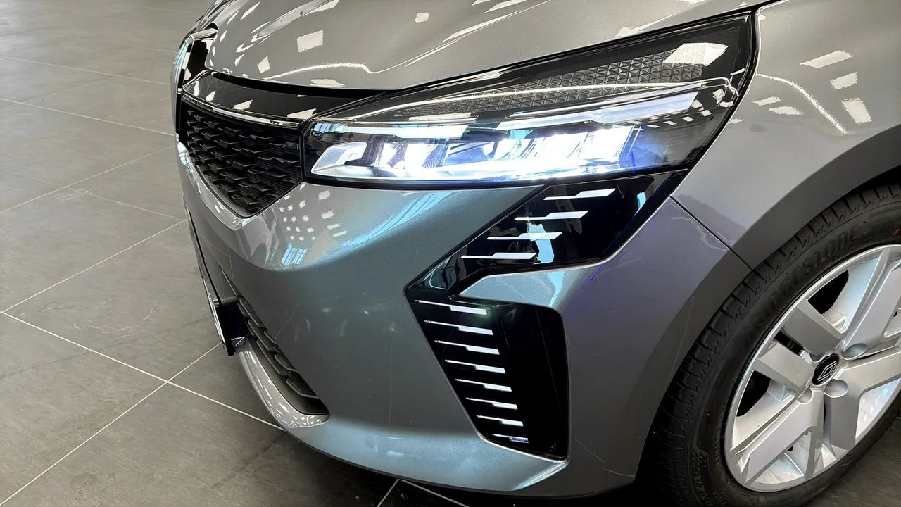 Vehicle image 19