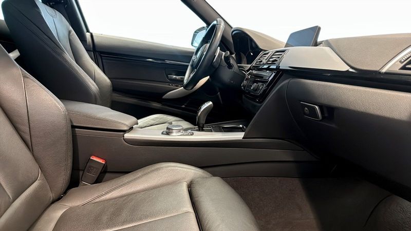 BMW 330 bild 3