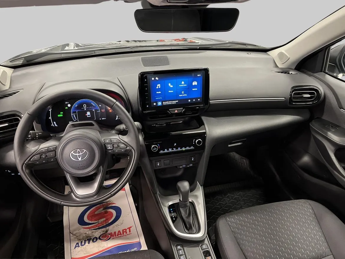 Vehicle image 10