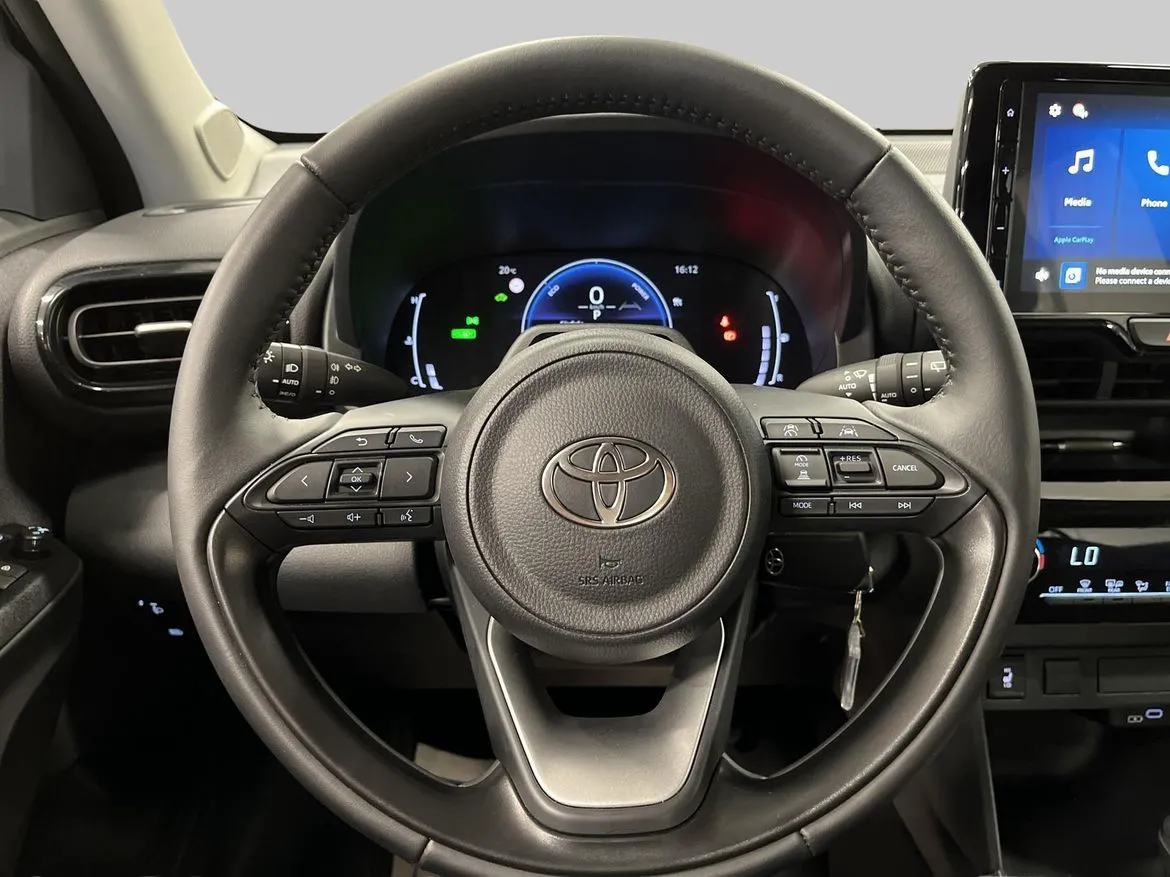 Vehicle image 19