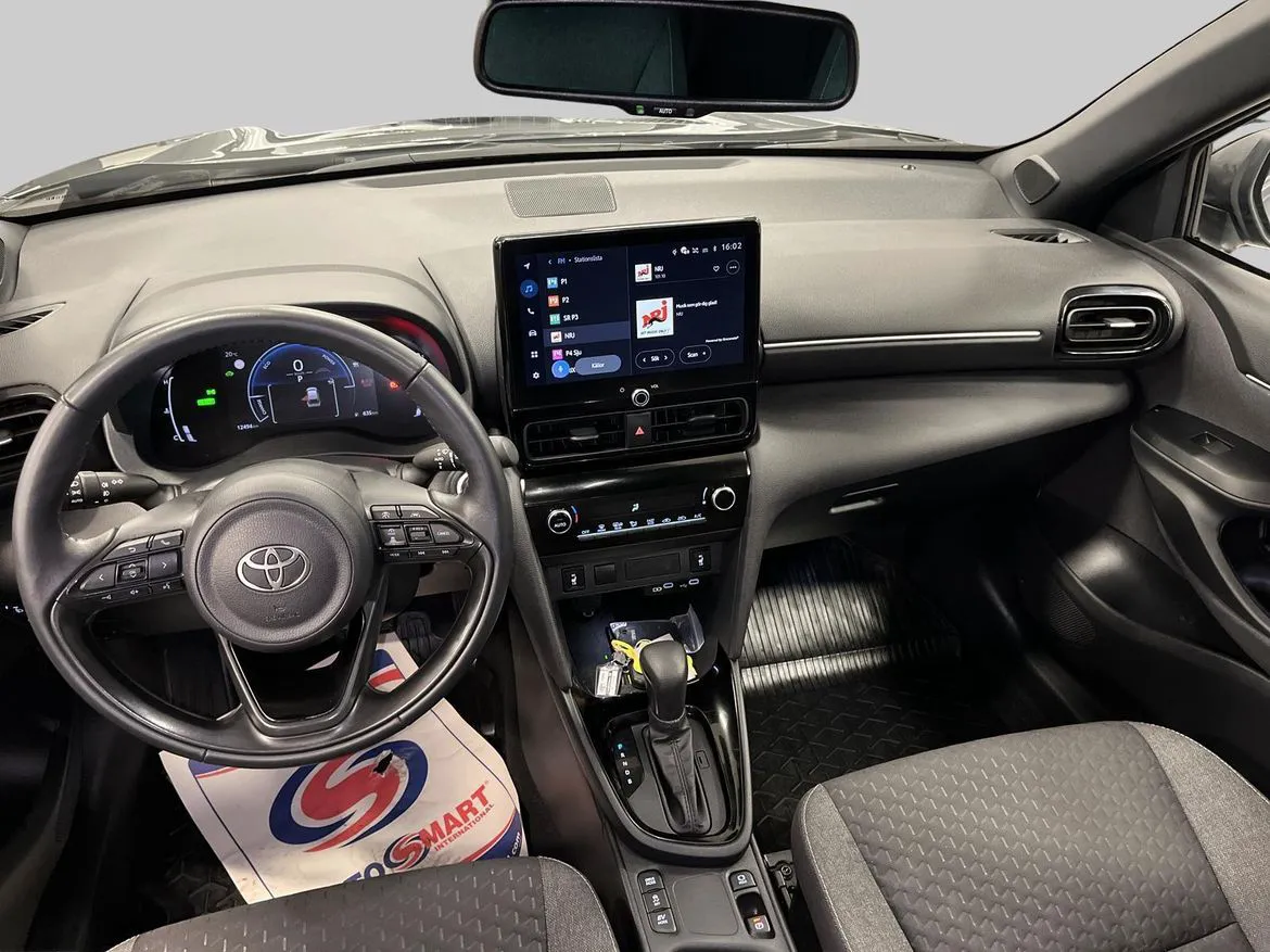 Vehicle image 10