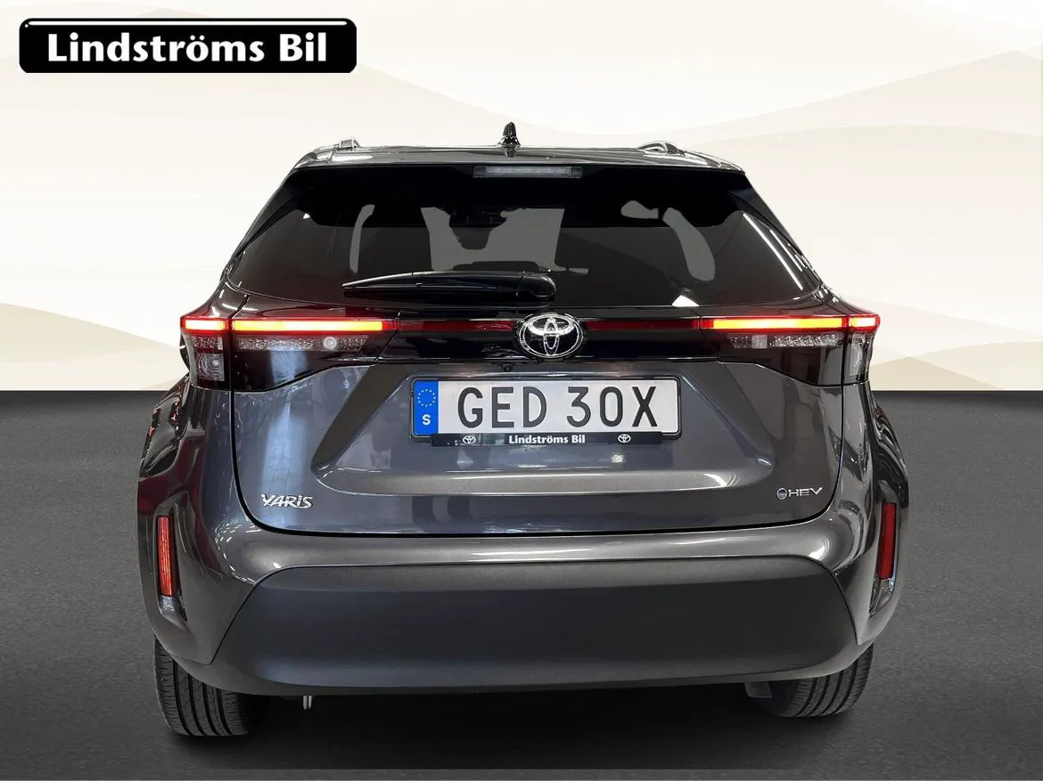 Vehicle image 6