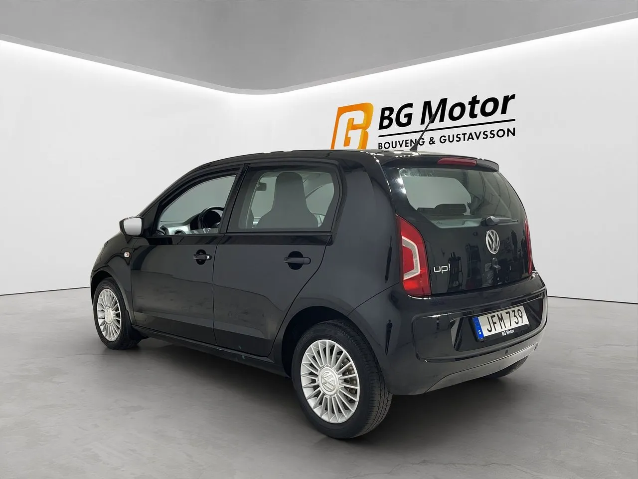 Vehicle image 5