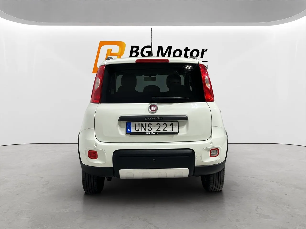 Vehicle image 4