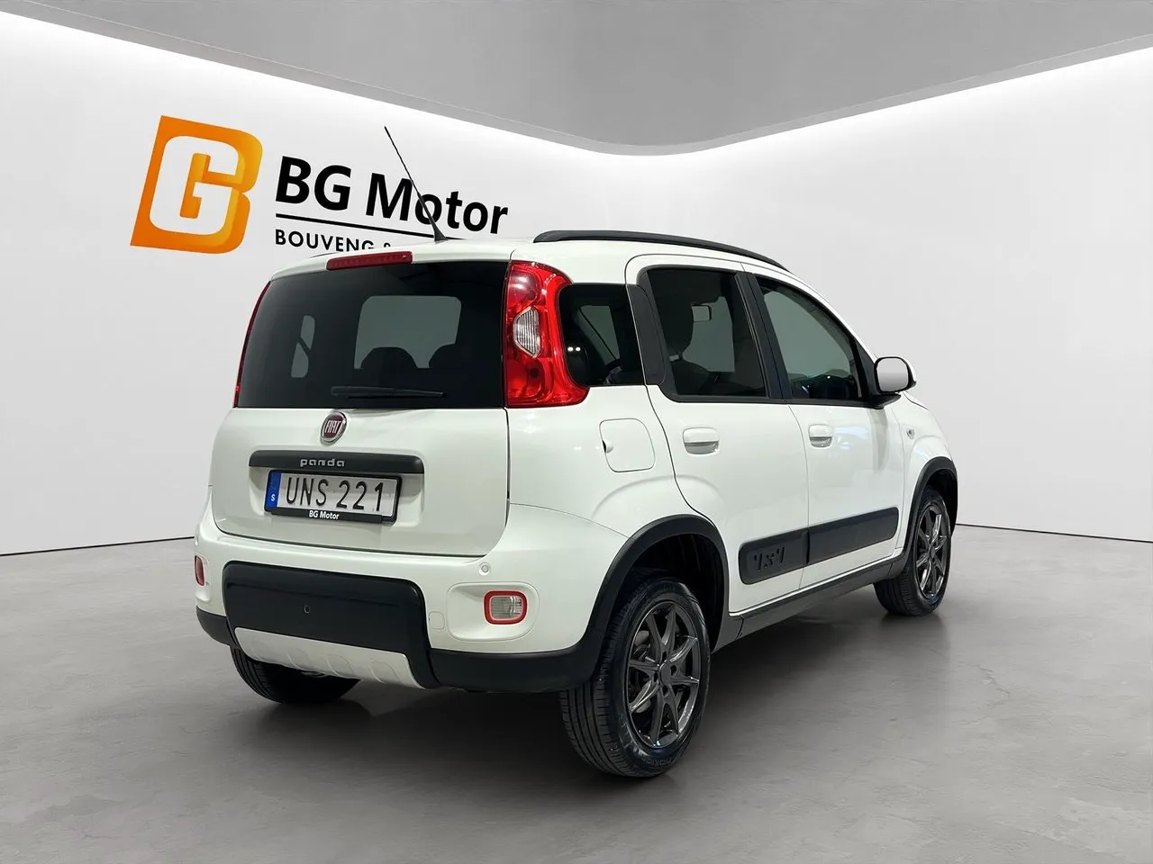 Vehicle image 3