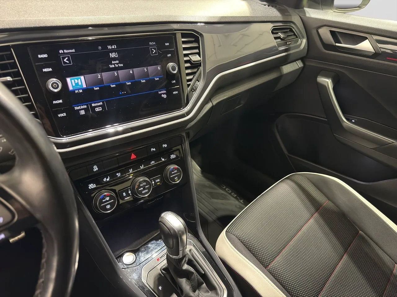 Vehicle image 14