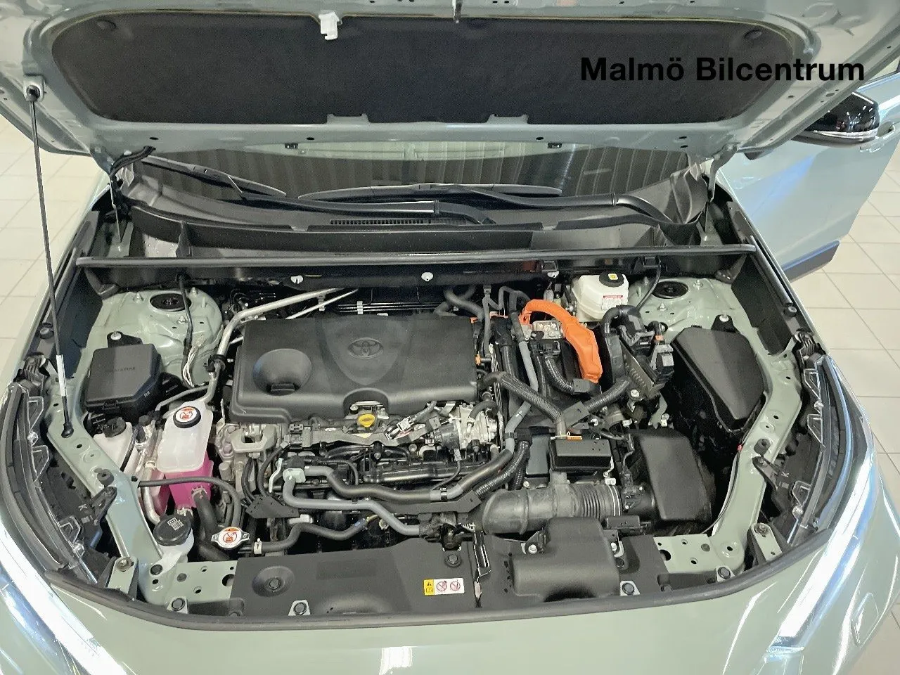 Vehicle image 10