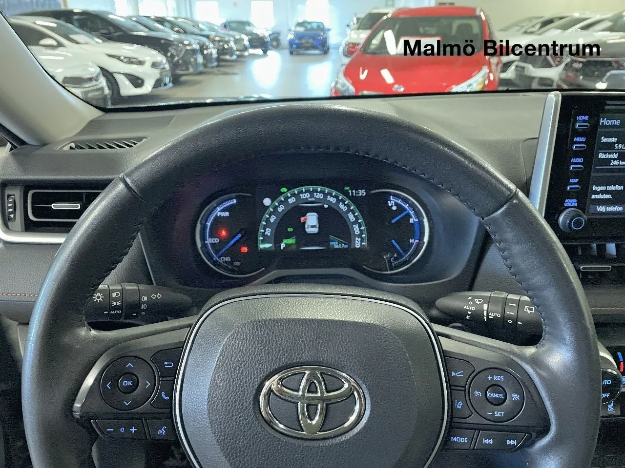 Vehicle image 14