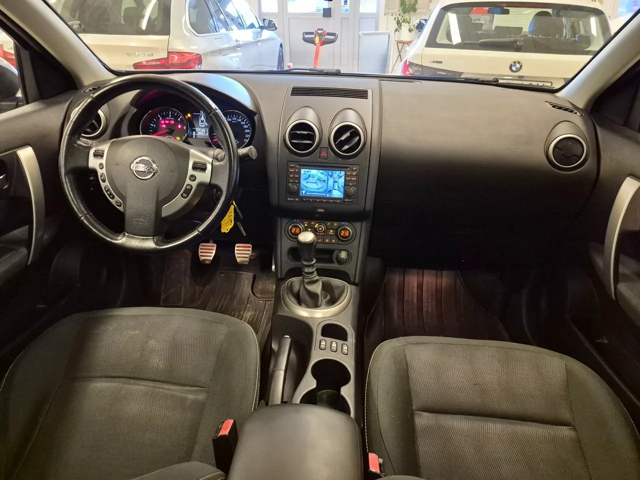 Vehicle image 7