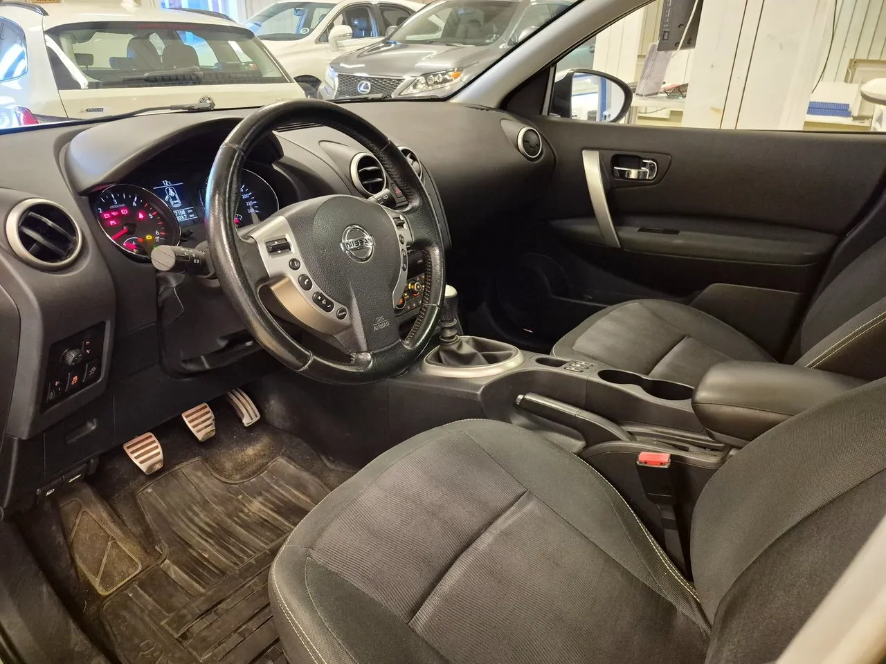 Vehicle image 6