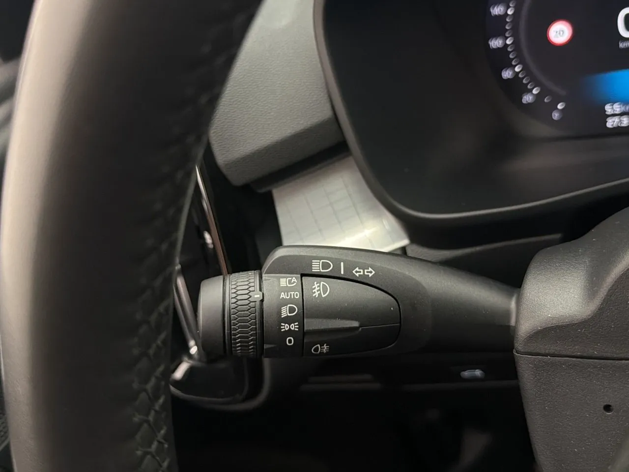 Vehicle image 28