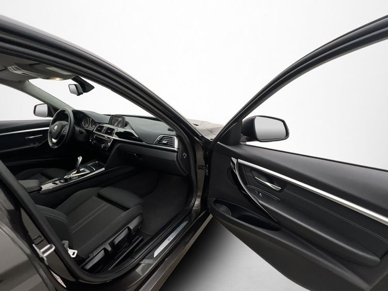 BMW 330 bild 15