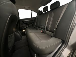 BMW 330 bild 16