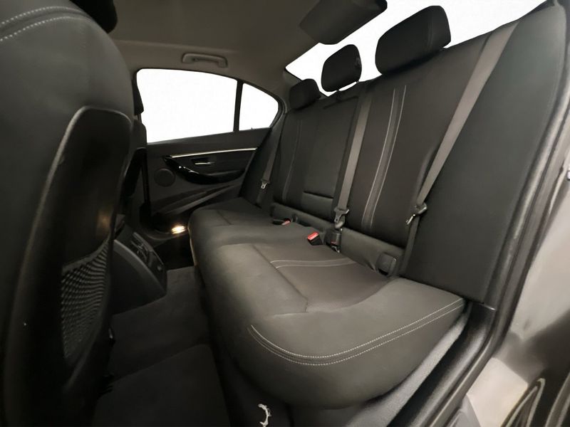 BMW 330 bild 16