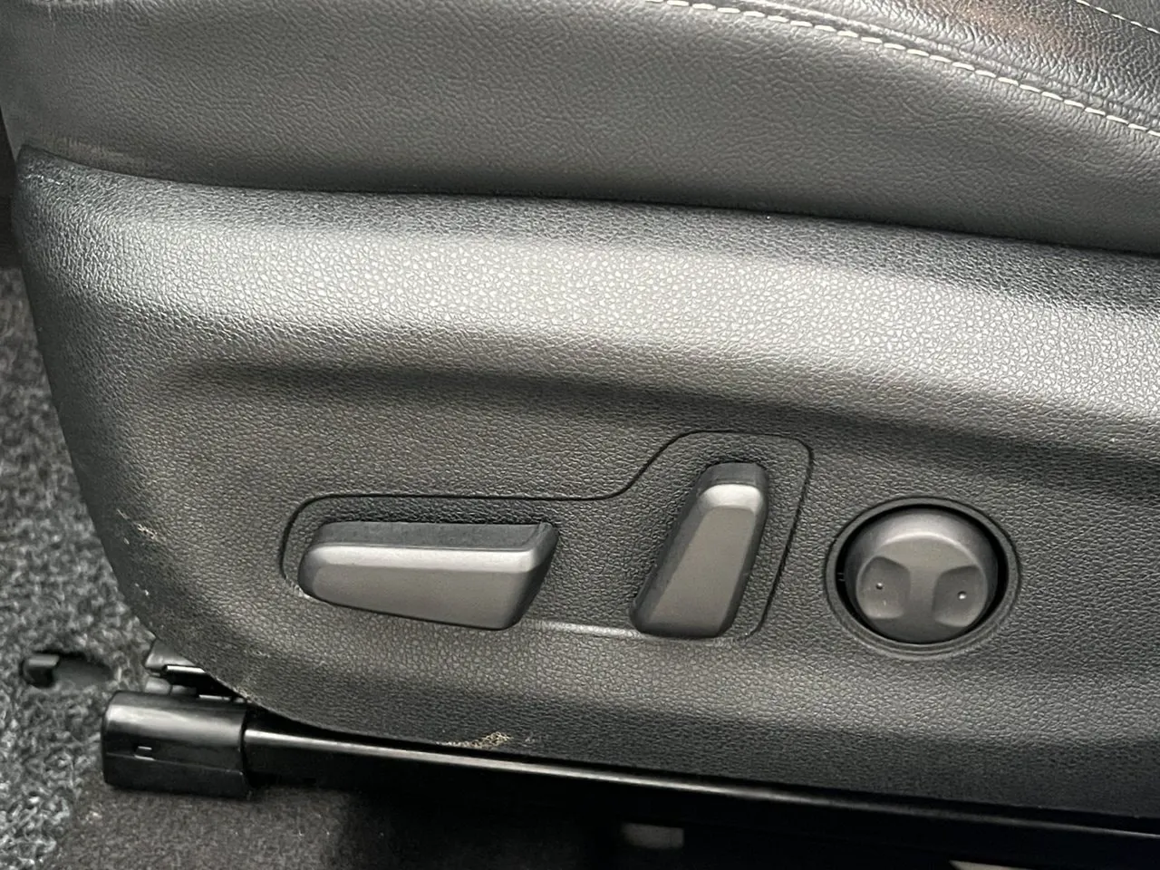 Vehicle image 27