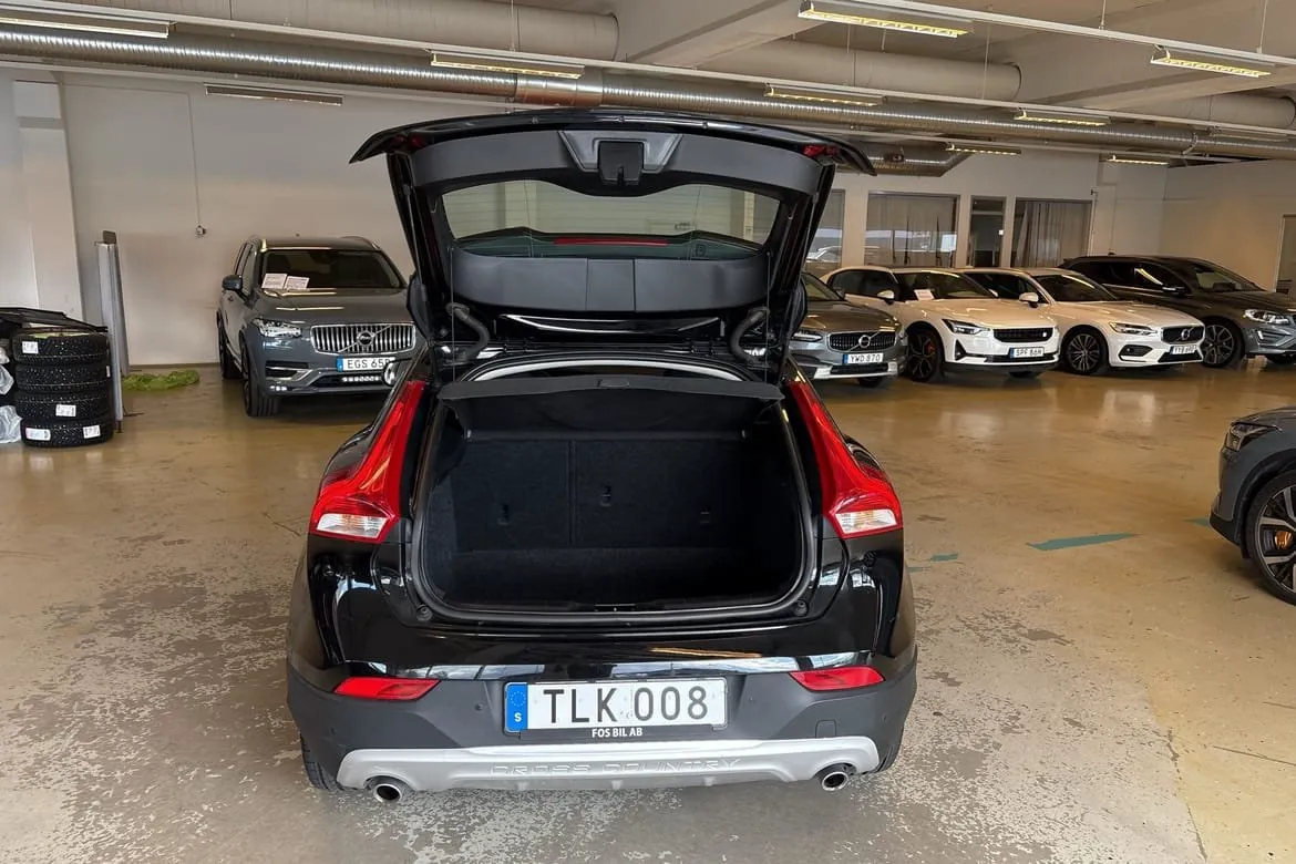 Vehicle image 14