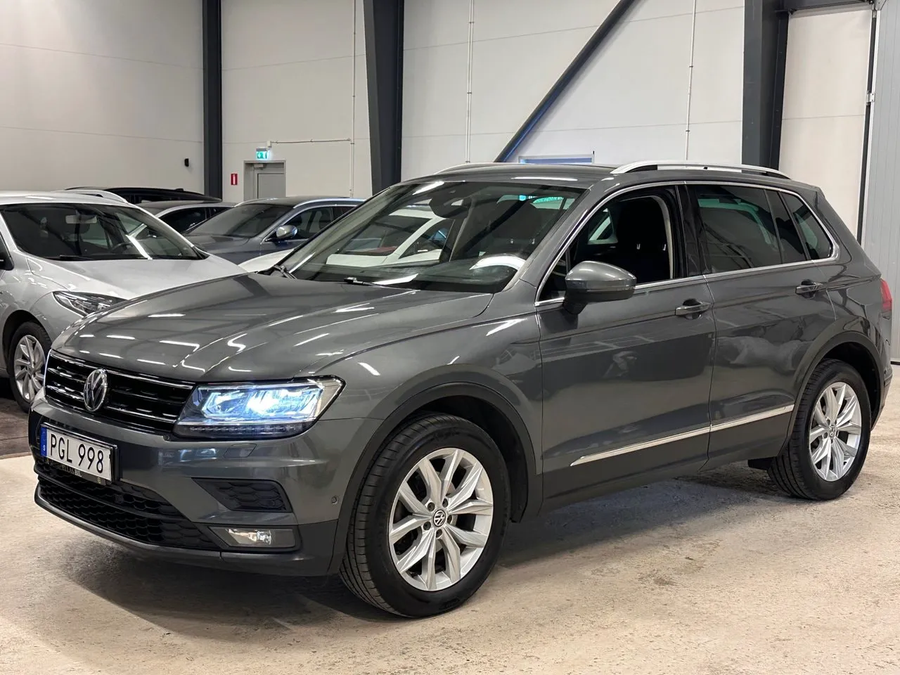 Vehicle image 4