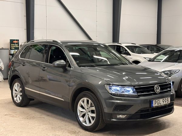 Volkswagen Tiguan 2.0 TDI 4MOTION EXECUTIVE VÄRMARE DRAG B-KAMERA CARPLAY - 2019