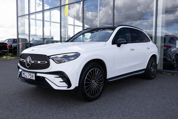 Mercedes GLC300 e 4MATIC 9G-Tronic AMG Line Se spec! - 2023