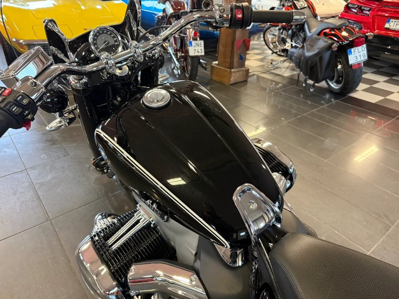 Vehicle image 19