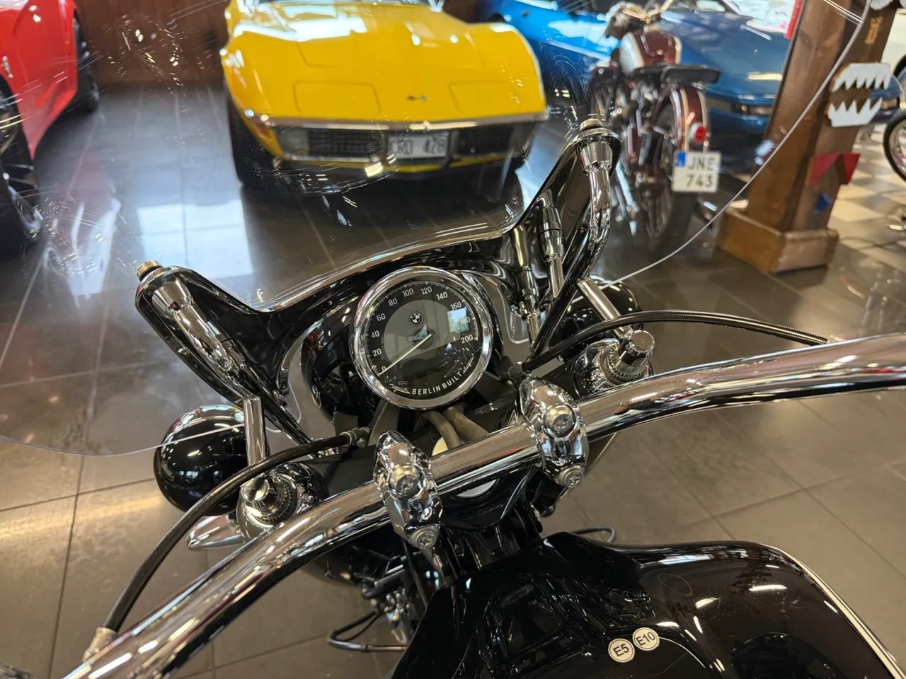 Vehicle image 18
