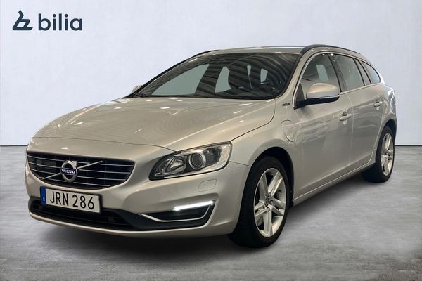 Volvo V60 D5 Plug-in Hybrid AWD Twin Engine Classic Momentum Keyless Entry och Start Adaptiv farthållare Navigation Fast dragkrok - 2018