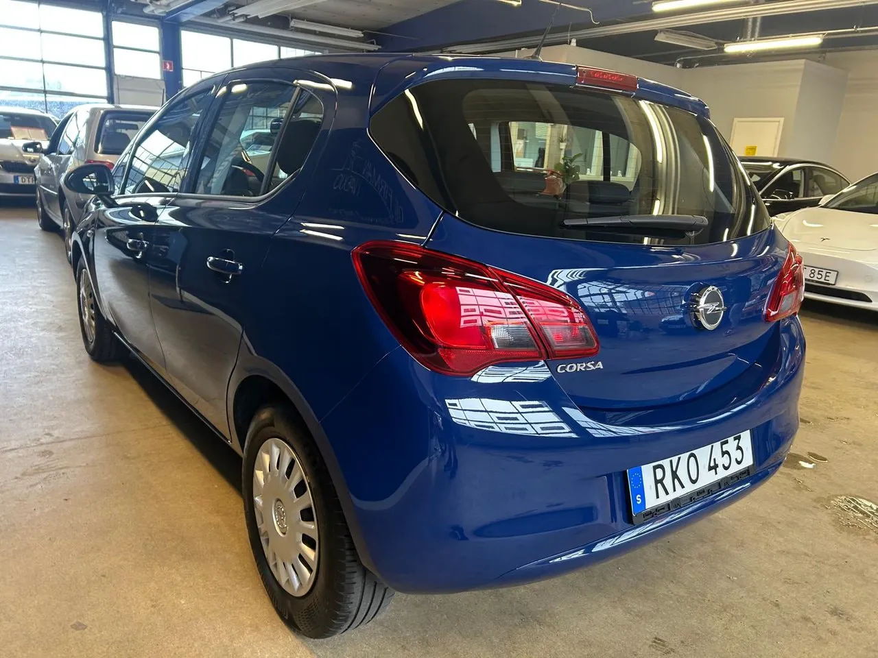 Vehicle image 12